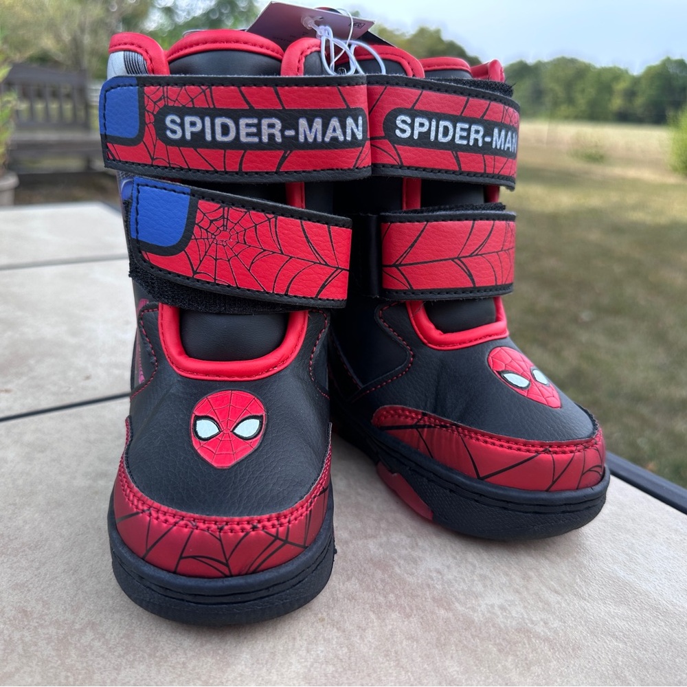 Spiderman Size 7  Toddler Red and Black Kids' LIGHTED Up Snow‎ Boots NEW